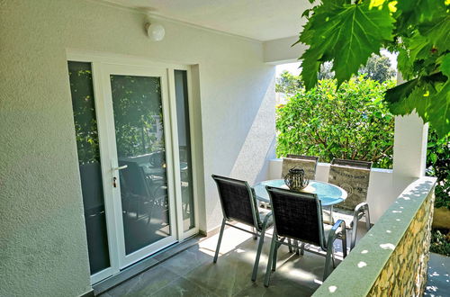 Photo 3 - 1 bedroom Apartment in Vir with swimming pool and garden