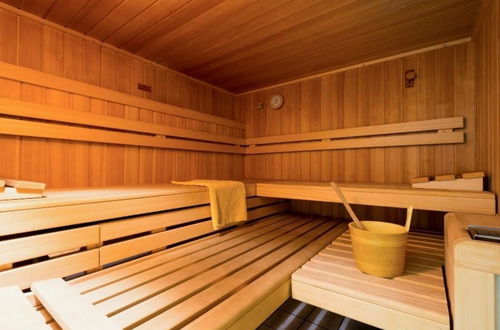 Foto 5 - Appartamento con 2 camere da letto a Saas-Grund con sauna