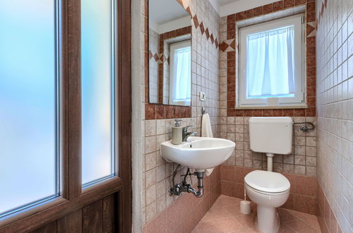 Foto 46 - Haus mit 4 Schlafzimmern in Kršan mit privater pool und garten
