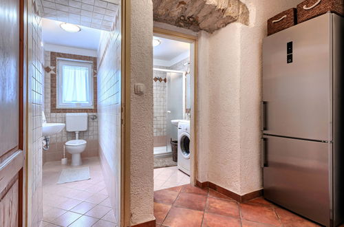 Foto 45 - Haus mit 4 Schlafzimmern in Kršan mit privater pool und garten