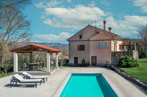 Photo 1 - Maison de 4 chambres à Kršan avec piscine privée et jardin