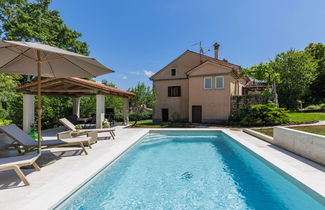 Photo 1 - Maison de 4 chambres à Kršan avec piscine privée et jardin