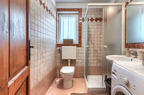 Foto 47 - Haus mit 4 Schlafzimmern in Kršan mit privater pool und garten