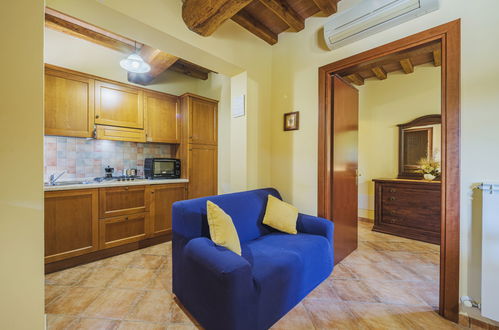 Photo 9 - 2 bedroom Apartment in Castelfranco di Sotto with swimming pool and garden