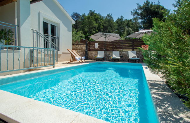 Casa de 4 quartos em Bilice com piscina privada e jardim - Foto 48