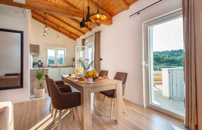 Casa de 4 quartos em Bilice com piscina privada e jardim - Foto 3