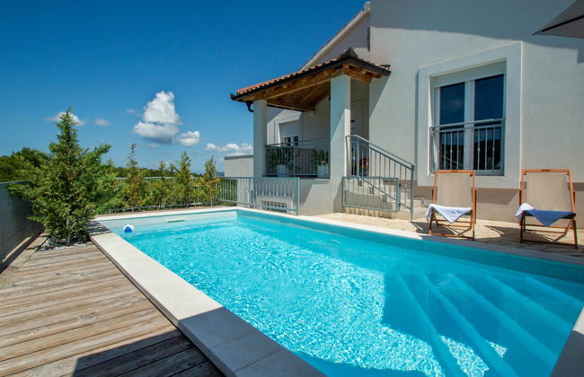 Casa de 4 quartos em Bilice com piscina privada e jardim - Foto 15