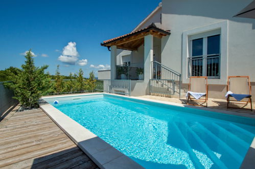Foto 15 - Casa de 2 quartos em Bilice com piscina privada e vistas do mar