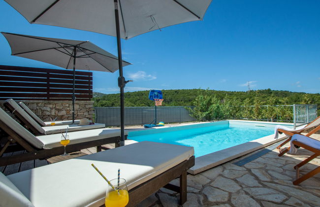 Casa de 4 quartos em Bilice com piscina privada e jardim - Foto 46