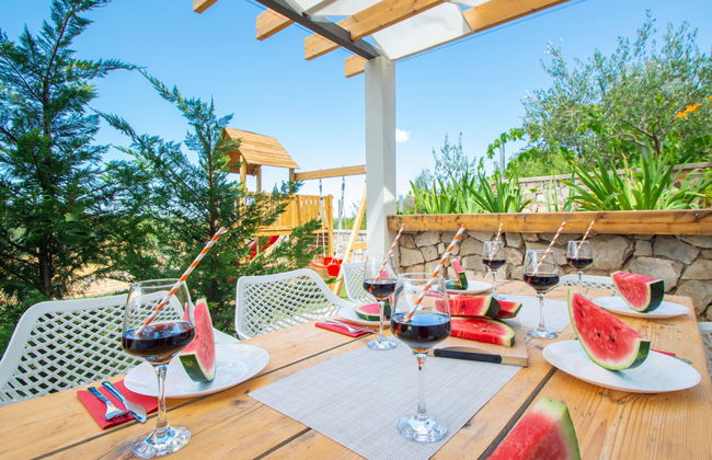 Casa de 4 quartos em Bilice com piscina privada e jardim - Foto 11