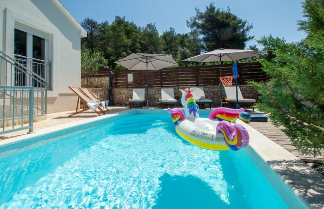 Casa de 4 quartos em Bilice com piscina privada e jardim - Foto 23