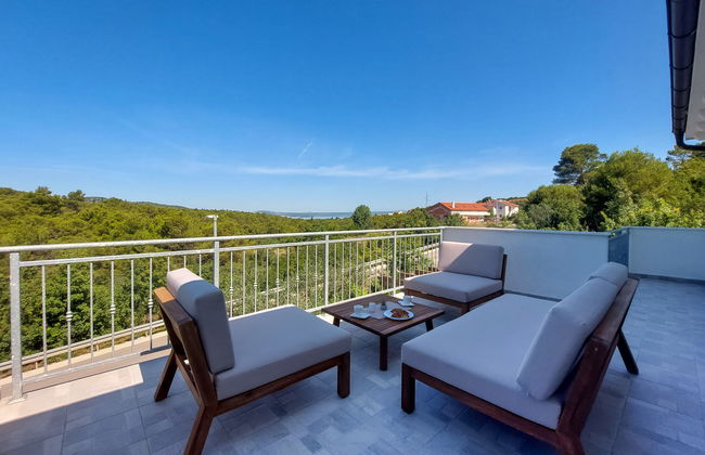 Casa de 4 quartos em Bilice com piscina privada e jardim - Foto 4