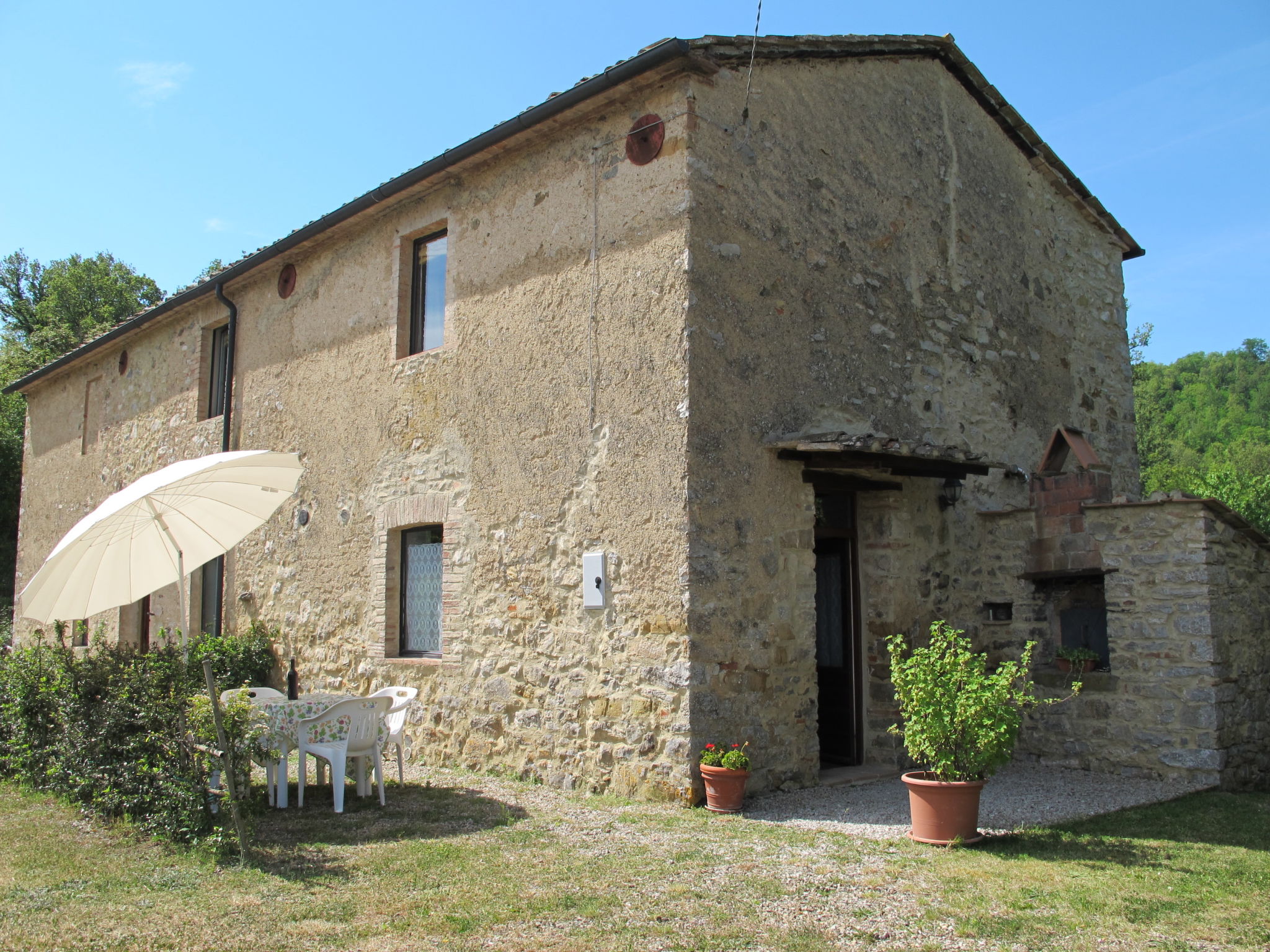 Foto 1 - Casa de 2 habitaciones en Montieri con piscina y jardín