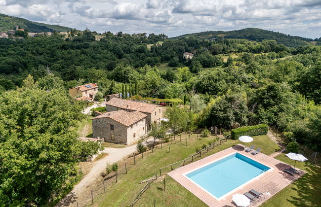 Casa de 2 quartos em Montieri com piscina e jardim - Foto 1