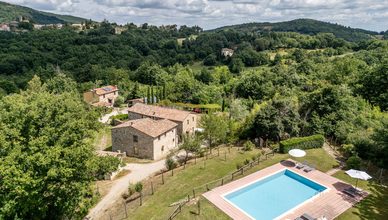 Casa de 2 quartos em Montieri com piscina e jardim - Foto 1