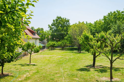 Foto 22 - Casa de 2 quartos em Balatongyörök com jardim e terraço