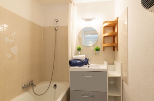 Foto 15 - Appartamento con 2 camere da letto a Fréjus con piscina e vista mare