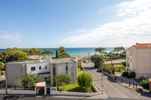 Foto 5 - Appartamento con 2 camere da letto a Fréjus con piscina e vista mare