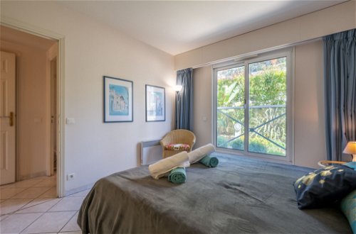 Foto 11 - Apartamento de 2 habitaciones en Antibes con piscina y vistas al mar
