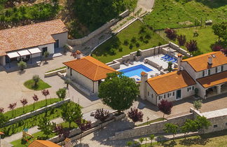 Photo 1 - Maison de 3 chambres à Kršan avec piscine privée et jardin