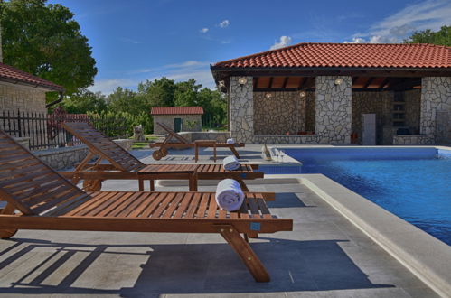 Foto 15 - Casa con 3 camere da letto a Kršan con piscina privata e vista mare