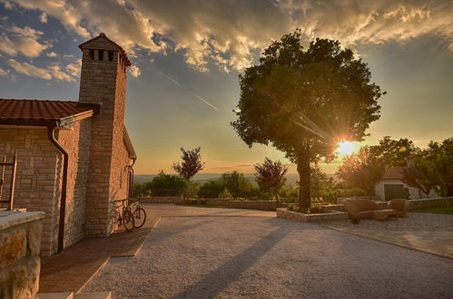 Foto 46 - Casa de 3 quartos em Kršan com piscina privada e jardim