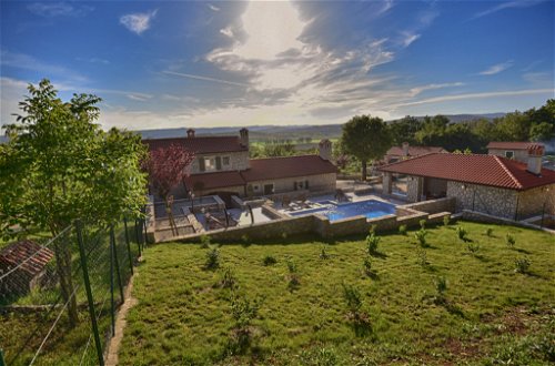 Foto 45 - Casa con 3 camere da letto a Kršan con piscina privata e vista mare