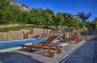 Foto 2 - Casa con 3 camere da letto a Kršan con piscina privata e vista mare