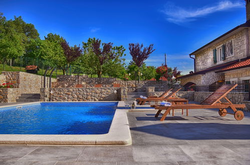 Photo 16 - Maison de 3 chambres à Kršan avec piscine privée et vues à la mer