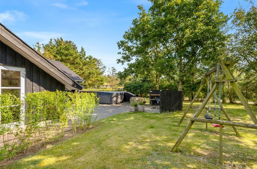 Foto 4 - Casa de 4 quartos em Saltum com terraço e banheira de hidromassagem
