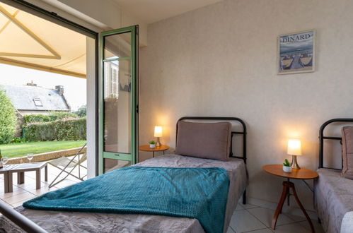 Foto 12 - Appartamento con 2 camere da letto a Dinard con giardino e vista mare