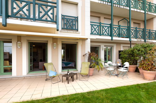 Photo 14 - 2 bedroom Apartment in Dinard with garden and sea view