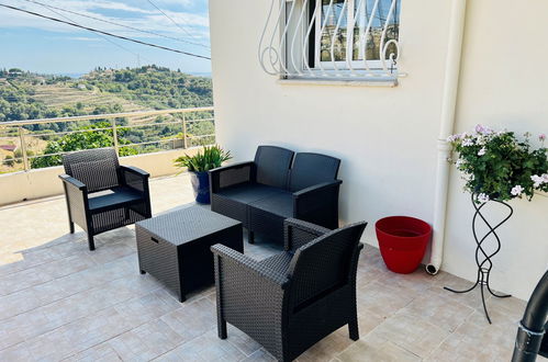 Photo 12 - Maison de 3 chambres à Nice avec piscine privée et vues à la mer