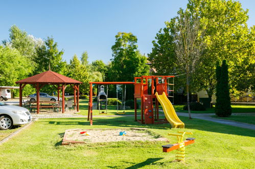 Photo 29 - Appartement en Balatonőszöd avec jardin et vues sur la montagne