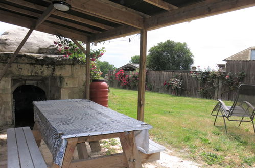 Photo 15 - Maison de 1 chambre à Huismes avec jardin et terrasse