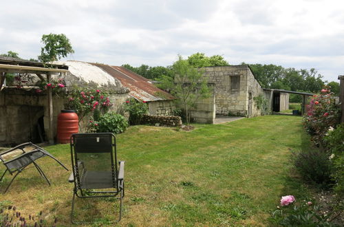 Photo 2 - Maison de 1 chambre à Huismes avec jardin et terrasse