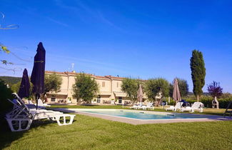 Photo 2 - 2 bedroom Apartment in Bolsena with swimming pool and garden