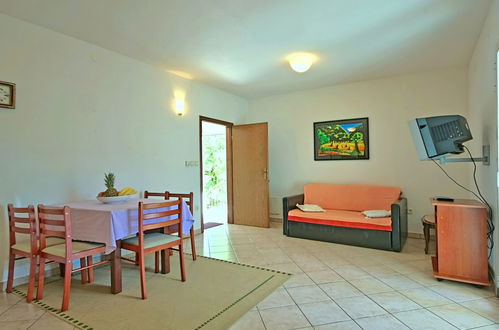 Foto 4 - Apartamento de 1 quarto em Poreč com jardim e vistas do mar