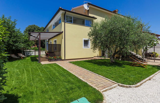 Apartamento de 2 quartos em Poreč com piscina e jardim - Foto 1