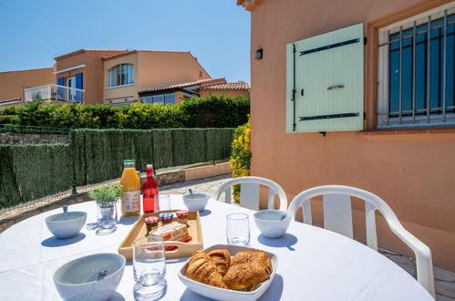 Foto 17 - Appartamento con 1 camera da letto a Fréjus con terrazza e vista mare