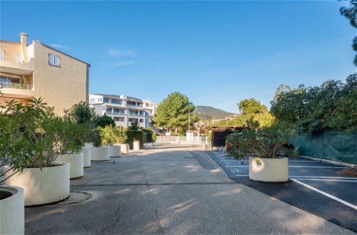 Foto 15 - Apartamento de 1 quarto em Cavalaire-sur-Mer com jardim e vistas do mar