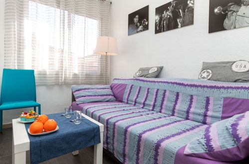 Foto 10 - Appartamento con 1 camera da letto a Lloret de Mar con piscina e vista mare