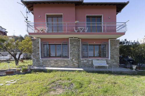 Foto 1 - Casa de 5 habitaciones en Diano Castello con vistas al mar