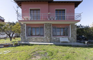 Foto 1 - Casa de 5 habitaciones en Diano Castello con vistas al mar