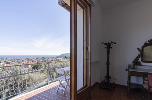 Foto 18 - Casa de 5 habitaciones en Diano Castello con vistas al mar