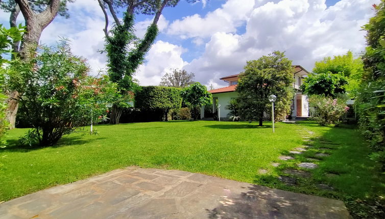 Foto 1 - Casa de 6 habitaciones en Forte dei Marmi con jardín y vistas al mar