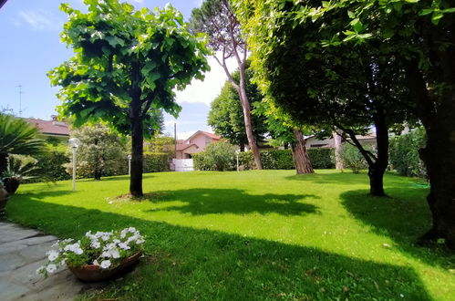 Foto 6 - Haus mit 6 Schlafzimmern in Forte dei Marmi mit garten und blick aufs meer