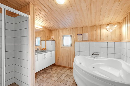 Foto 14 - Casa de 4 quartos em Tarm com terraço e sauna