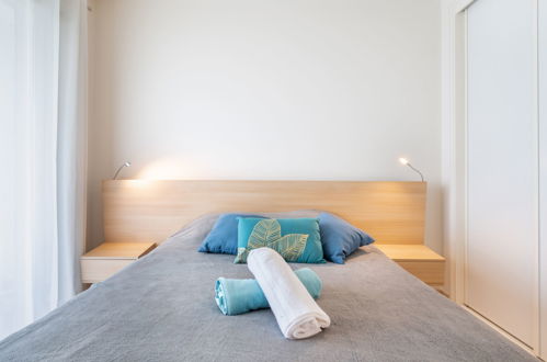 Foto 15 - Appartamento con 1 camera da letto a Cannes con giardino e vista mare