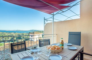 Foto 1 - Apartment mit 2 Schlafzimmern in Grimaud mit schwimmbad und blick aufs meer